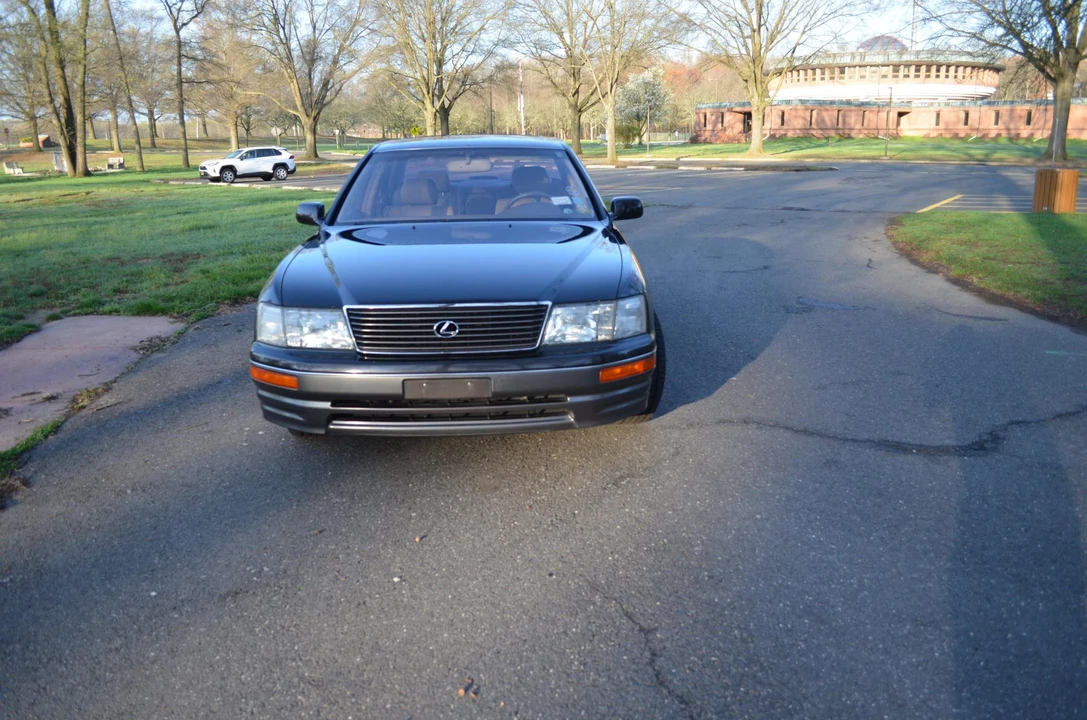 1995 Lexus LS 2nd Gen - Image 9 of 31