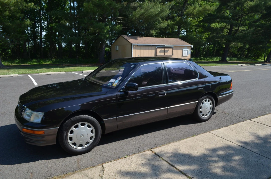 1995 Lexus LS 2nd Gen - Image 2 of 31