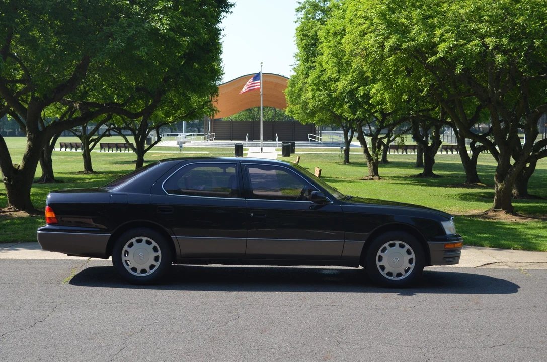 1995 Lexus LS 2nd Gen - Image 3 of 31