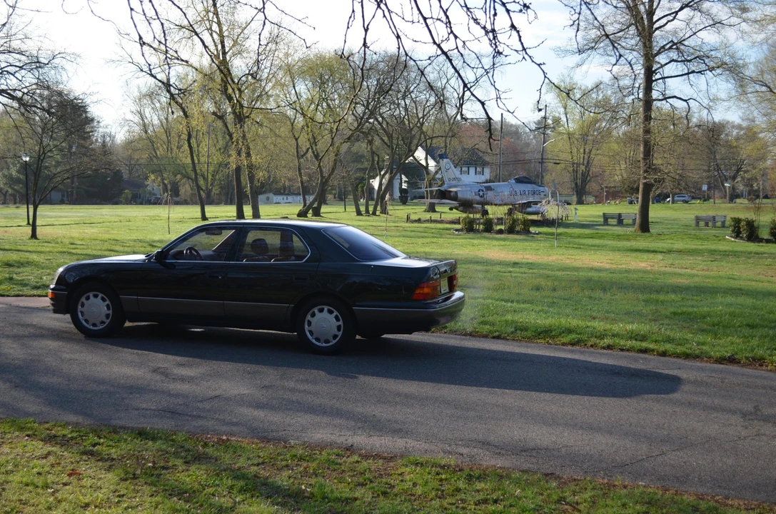 1995 Lexus LS 2nd Gen - Image 12 of 31