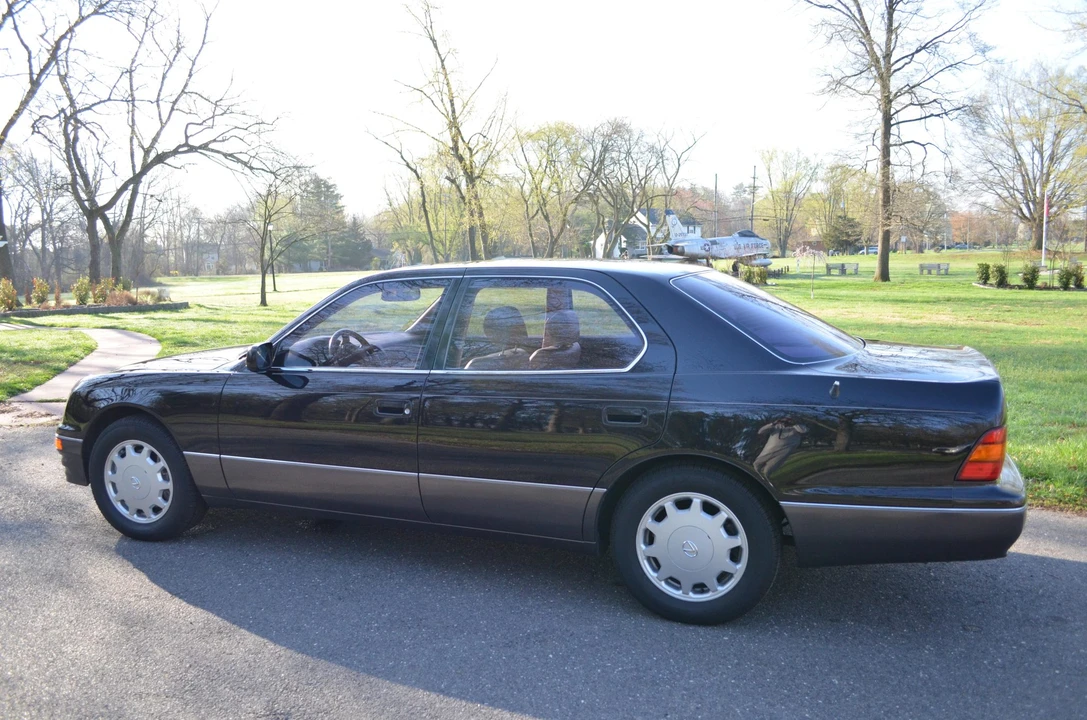 1995 Lexus LS 2nd Gen - Image 13 of 31