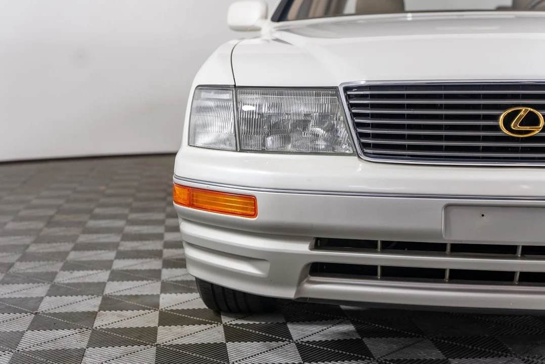 1995 Lexus LS 2nd Gen - Image 25 of 31