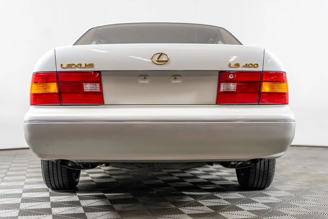1995 Lexus LS 2nd Gen - Image 16 of 31