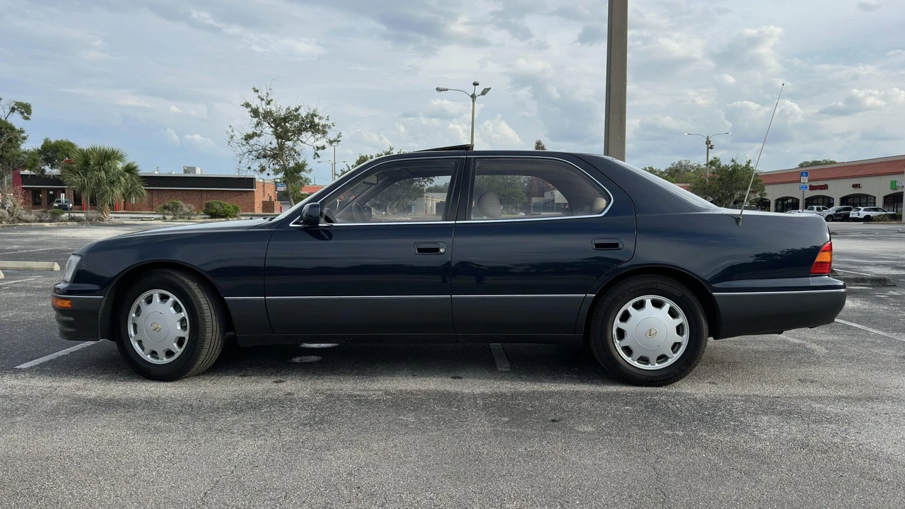 1995 Lexus LS 2nd Gen - Image 8 of 31