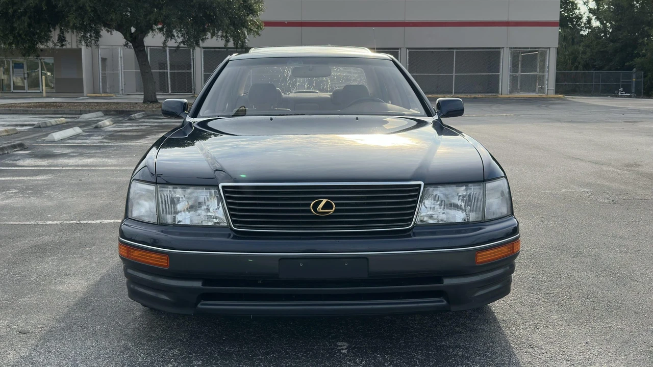 1995 Lexus LS 2nd Gen - Image 2 of 31