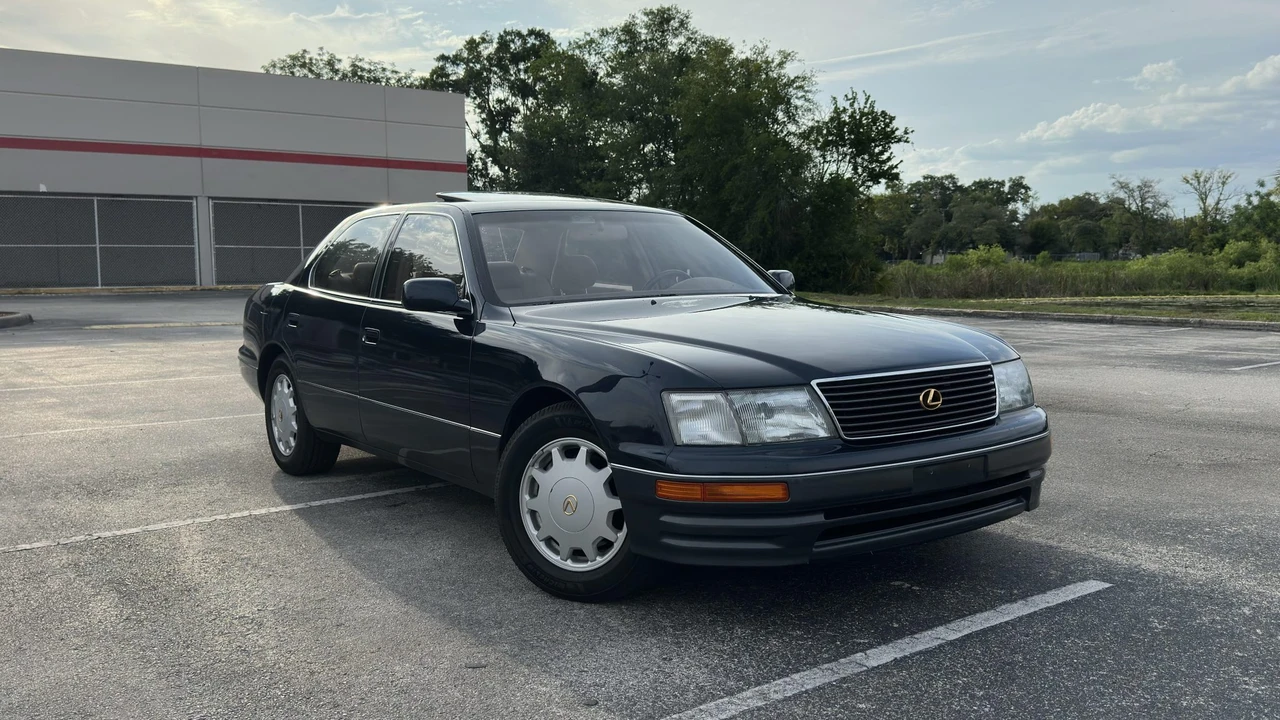 1995 Lexus LS 2nd Gen - Image 22 of 31