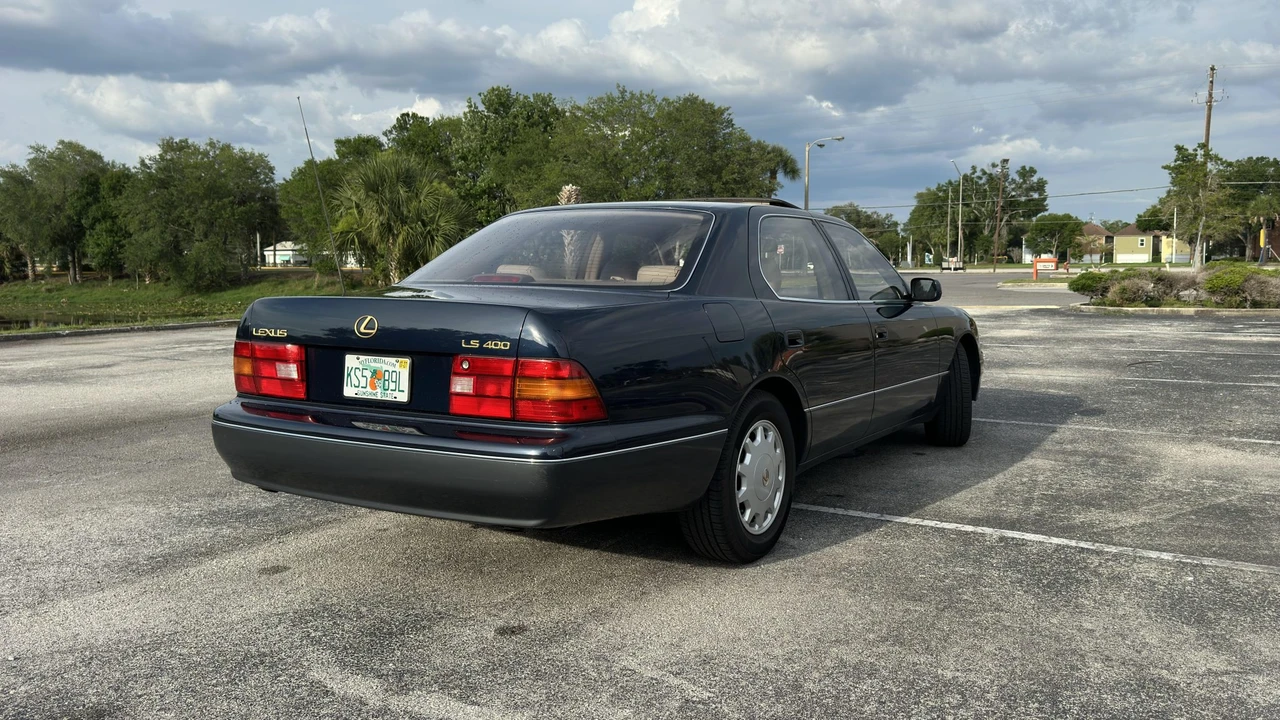 1995 Lexus LS 2nd Gen - Image 15 of 31