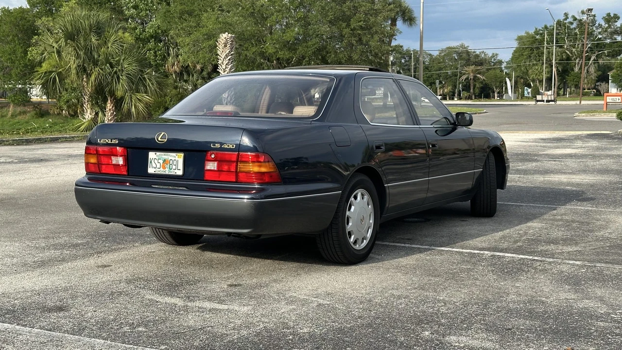 1995 Lexus LS 2nd Gen - Image 16 of 31