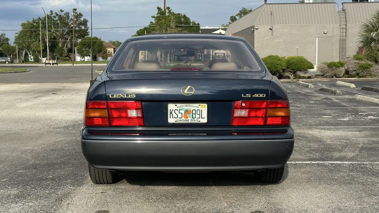 1995 Lexus LS 2nd Gen - Image 12 of 31