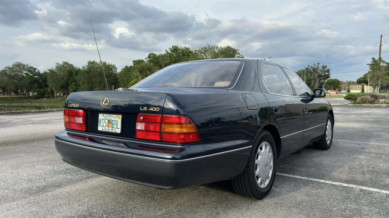 1995 Lexus LS 2nd Gen - Image 14 of 31