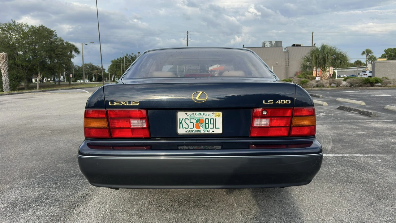1995 Lexus LS 2nd Gen - Image 11 of 31