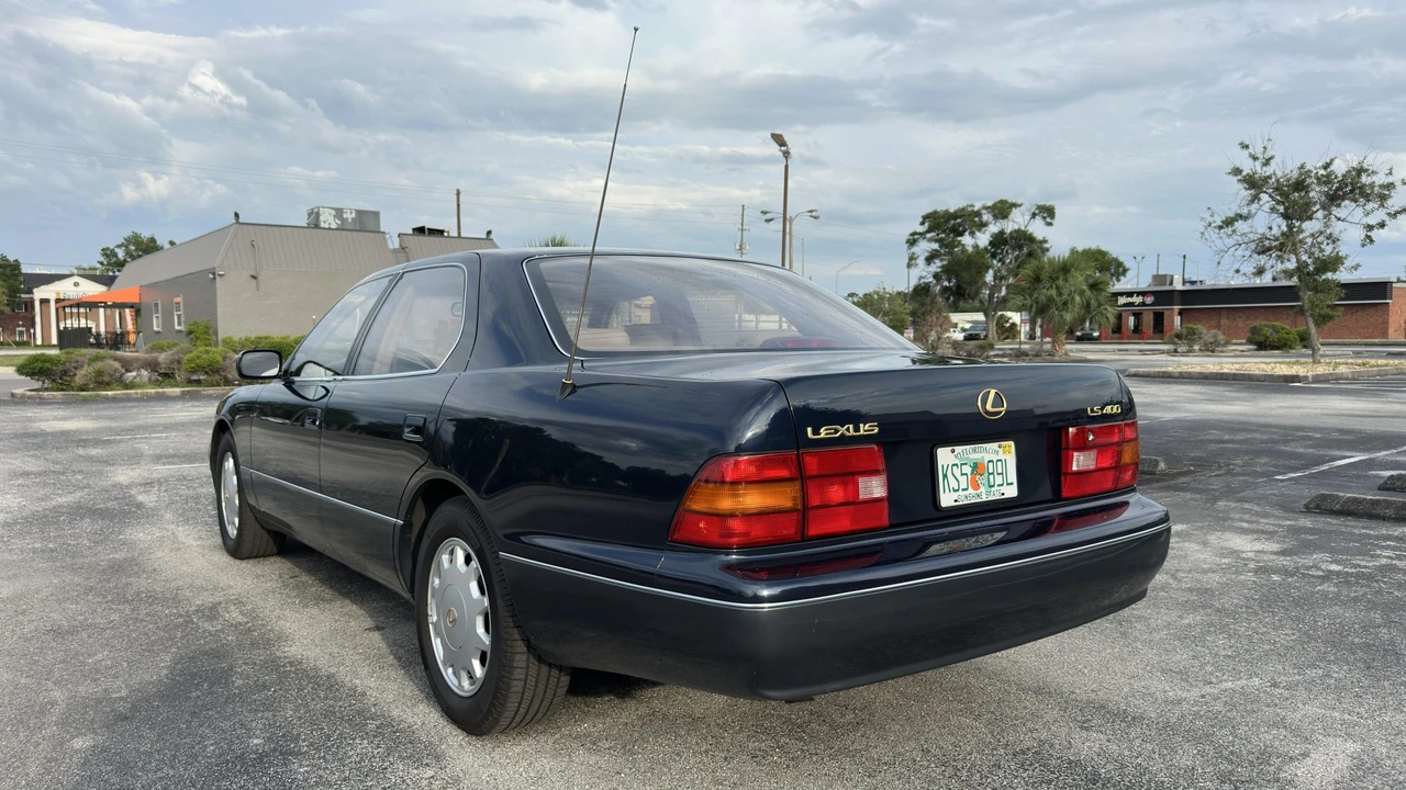 1995 Lexus LS 2nd Gen - Image 10 of 31