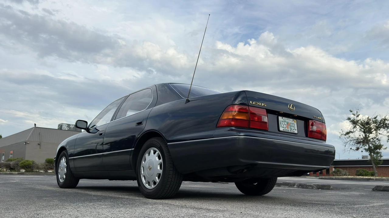 1995 Lexus LS 2nd Gen - Image 9 of 31