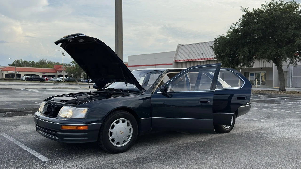 1995 Lexus LS 2nd Gen - Image 26 of 31