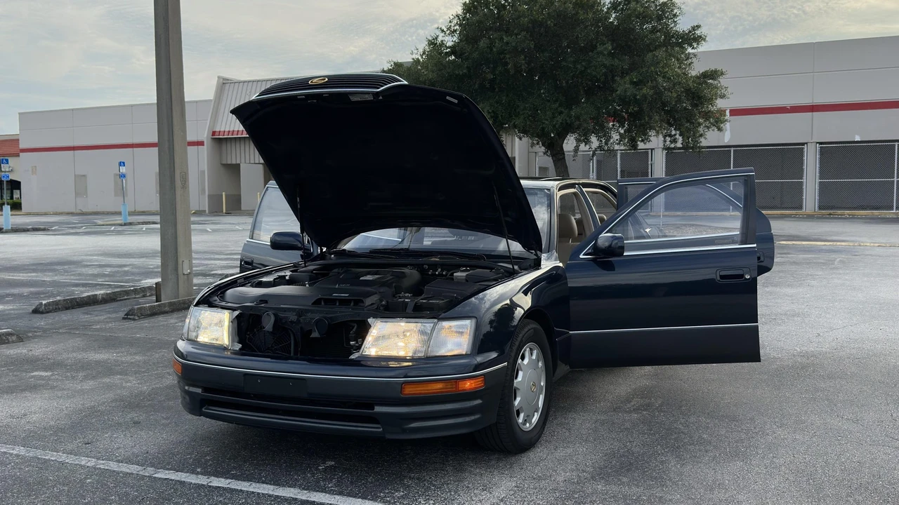 1995 Lexus LS 2nd Gen - Image 25 of 31