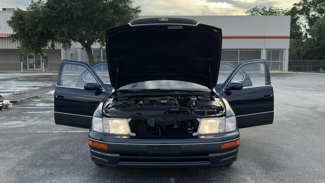 1995 Lexus LS 2nd Gen - Image 24 of 31