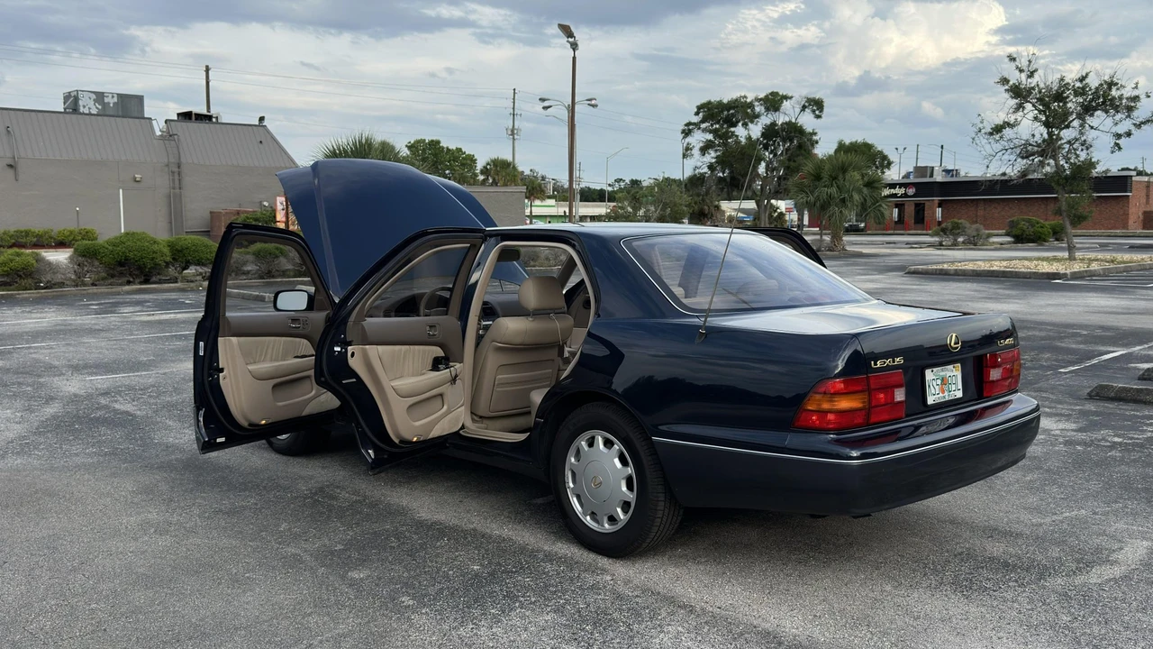 1995 Lexus LS 2nd Gen - Image 28 of 31