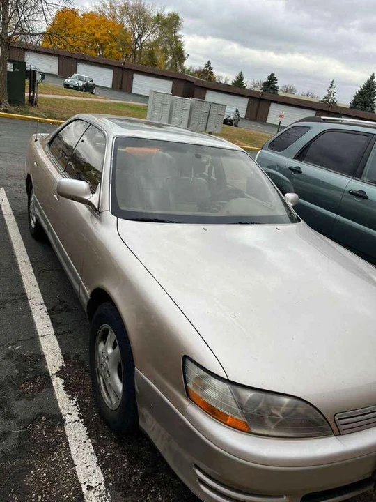 1995 Lexus ES 1st Gen - Image 4 of 4