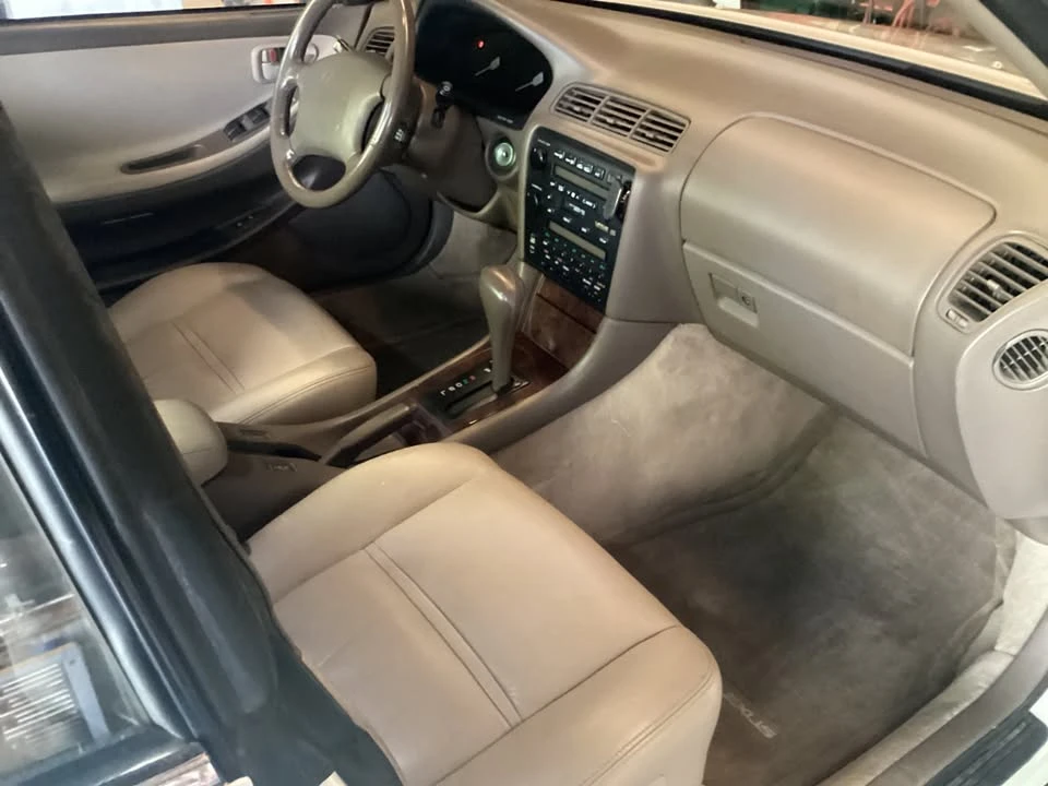 1995 Lexus ES 2nd Gen - Image 13 of 14
