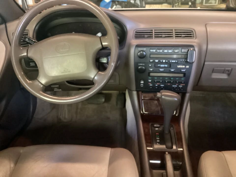 1995 Lexus ES 2nd Gen - Image 9 of 14