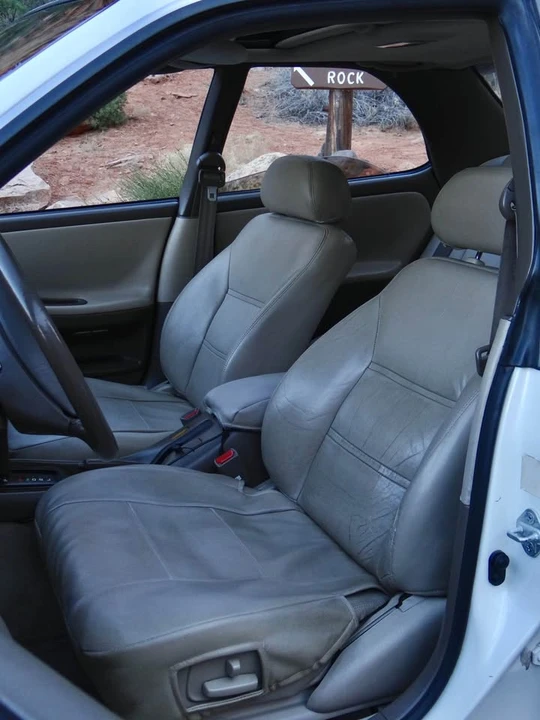 1995 Lexus ES 1st Gen - Image 12 of 20