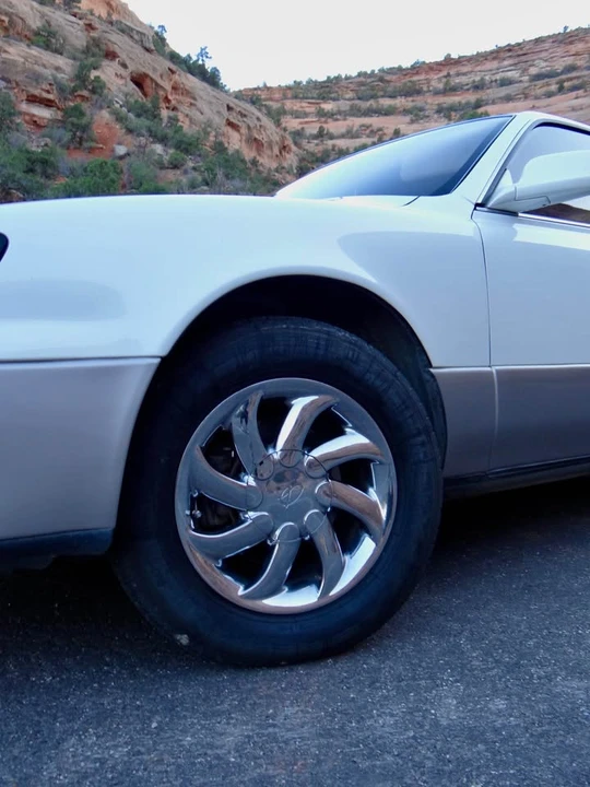 1995 Lexus ES 1st Gen - Image 7 of 20