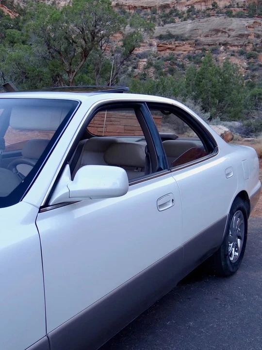 1995 Lexus ES 1st Gen - Image 8 of 20