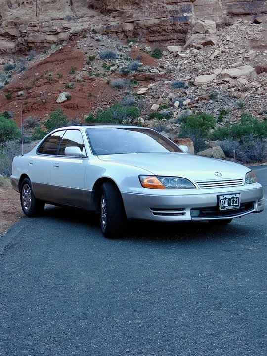 1995 Lexus ES 1st Gen - Image 5 of 20