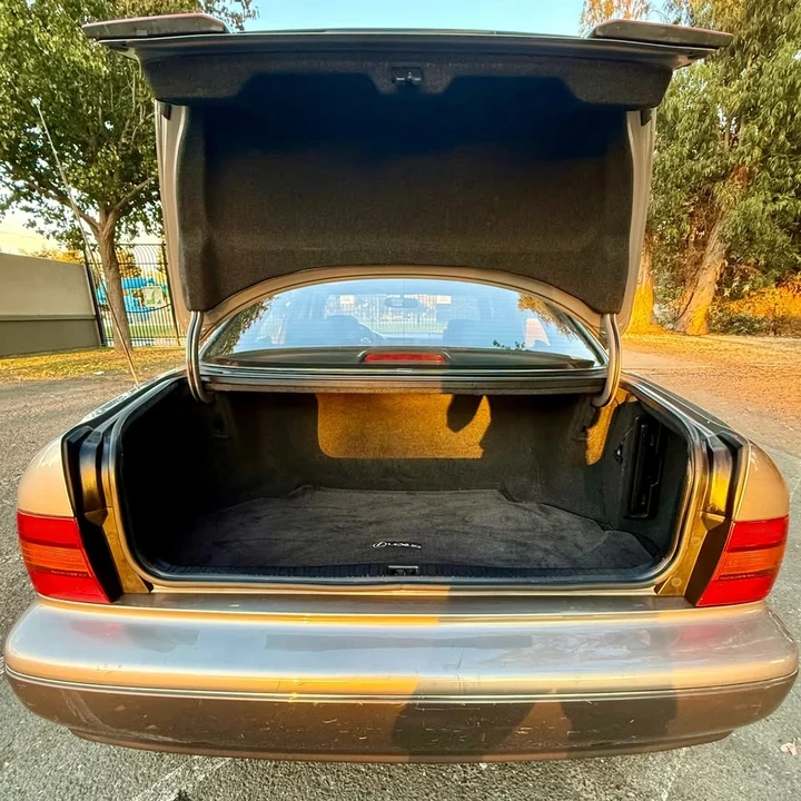 1995 Lexus LS 2nd Gen - Image 10 of 11