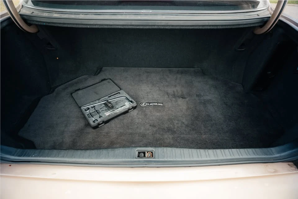1995 Lexus LS 2nd Gen - Image 12 of 20