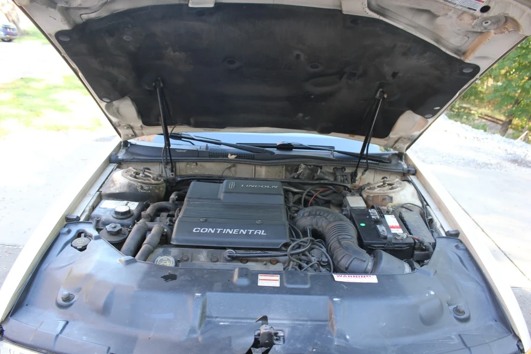 1995 Lincoln Continental 9th Gen - Image 11 of 20
