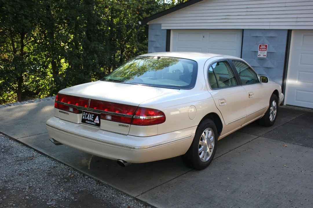 1995 Lincoln Continental 9th Gen - Image 8 of 20