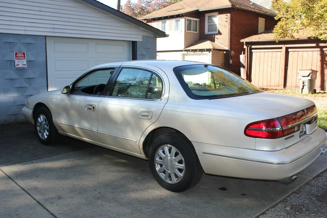 1995 Lincoln Continental 9th Gen - Image 10 of 20