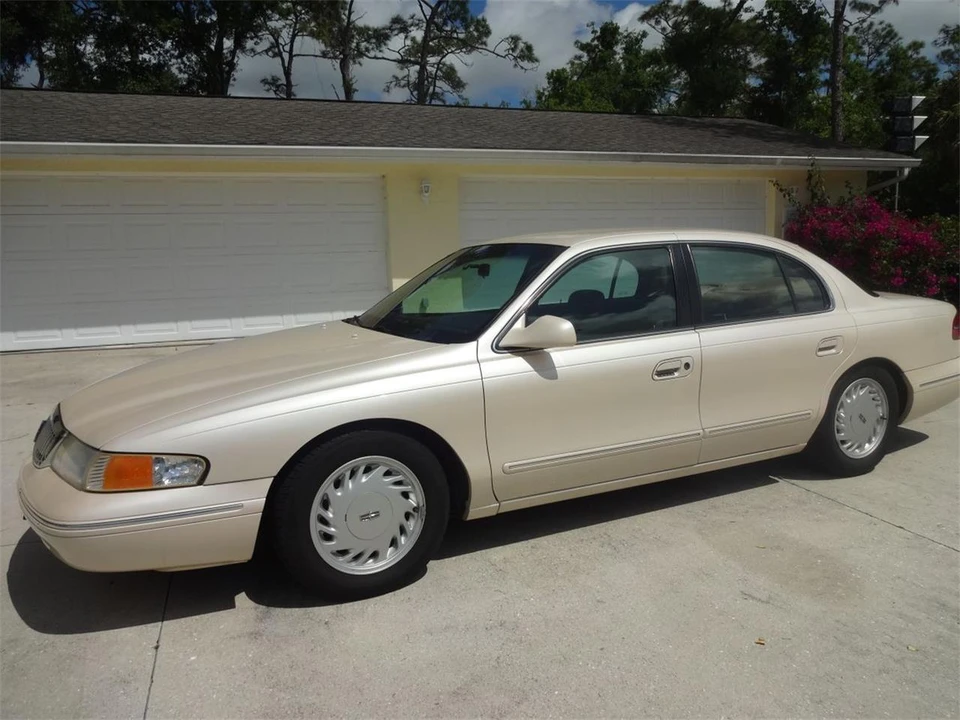 1995 Lincoln Continental 9th Gen - Image 7 of 31