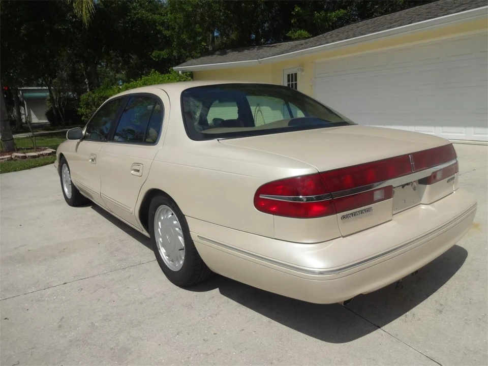 1995 Lincoln Continental 9th Gen - Image 11 of 31