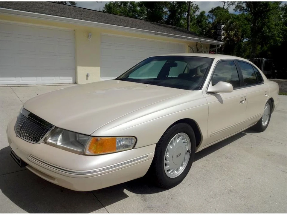 1995 Lincoln Continental 9th Gen - Image 3 of 31