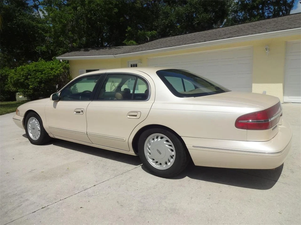 1995 Lincoln Continental 9th Gen - Image 9 of 31