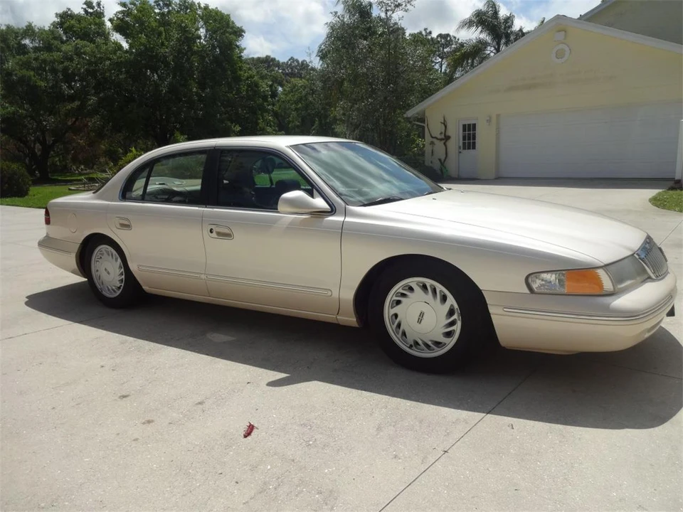 1995 Lincoln Continental 9th Gen - Image 17 of 31