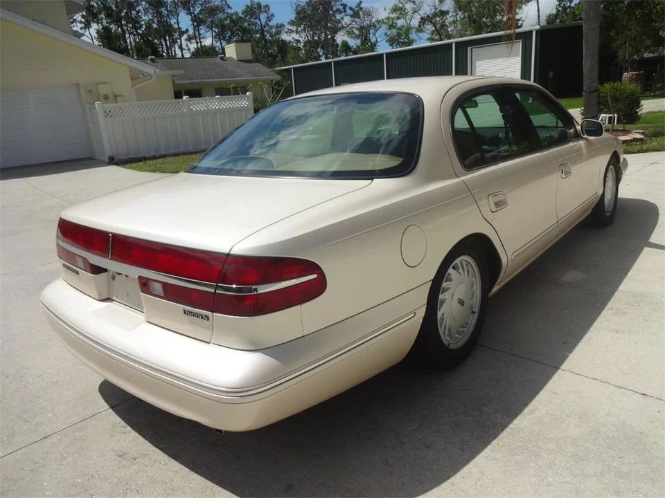 1995 Lincoln Continental 9th Gen - Image 13 of 31
