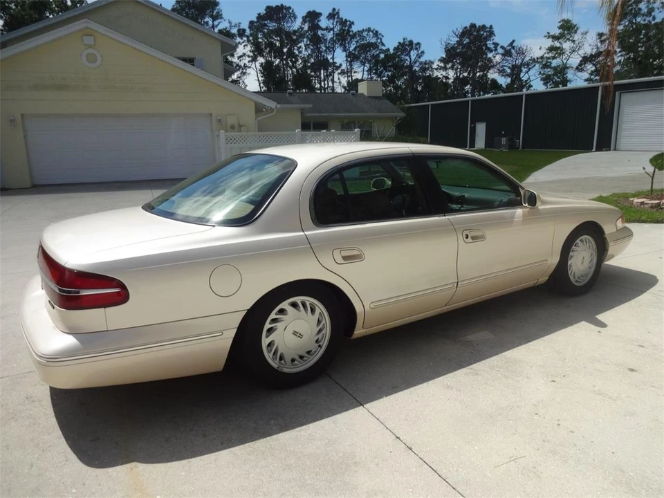 1995 Lincoln Continental 9th Gen - Image 15 of 31