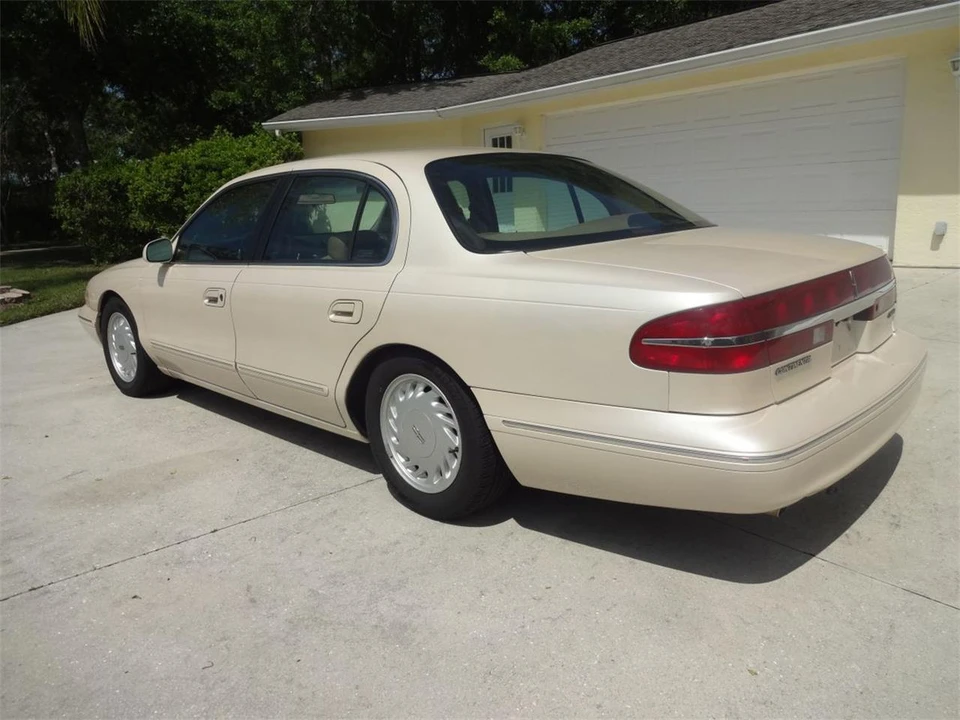 1995 Lincoln Continental 9th Gen - Image 10 of 31