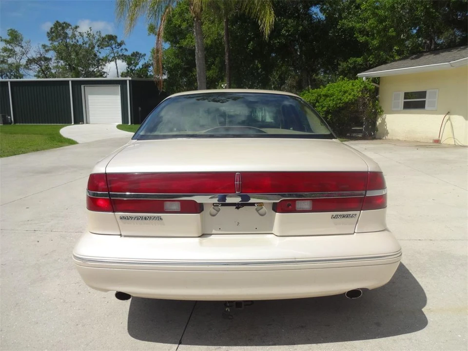 1995 Lincoln Continental 9th Gen - Image 12 of 31