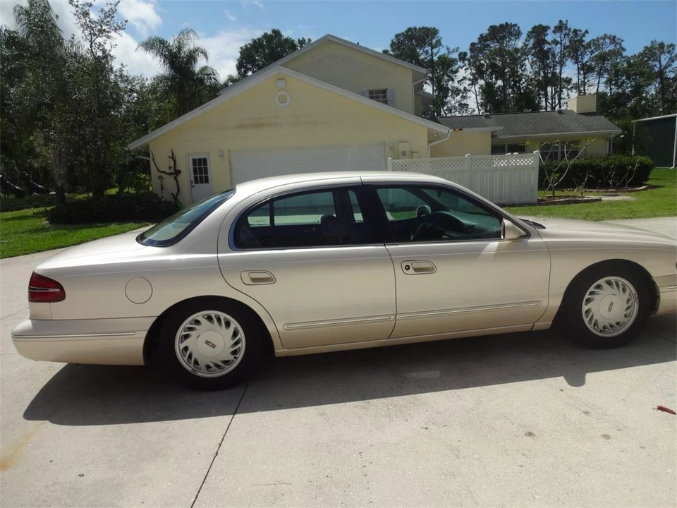 1995 Lincoln Continental 9th Gen - Image 16 of 31