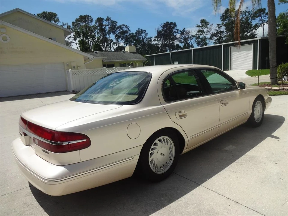 1995 Lincoln Continental 9th Gen - Image 14 of 31