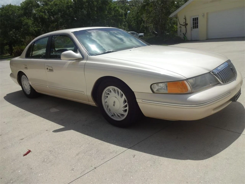 1995 Lincoln Continental 9th Gen - Image 2 of 31