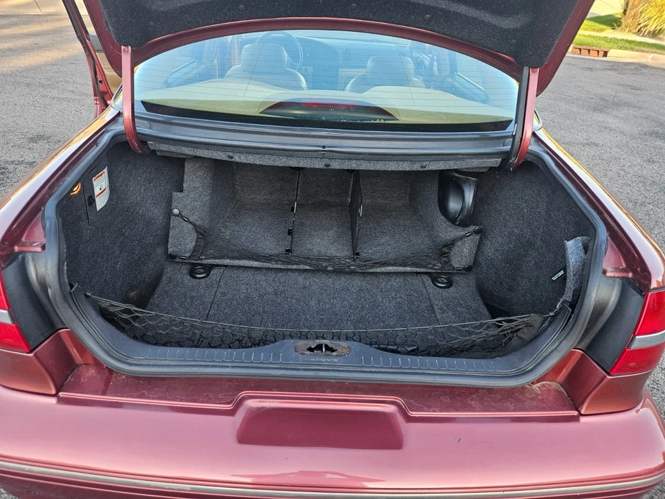 1995 Lincoln Continental 9th Gen - Image 8 of 18