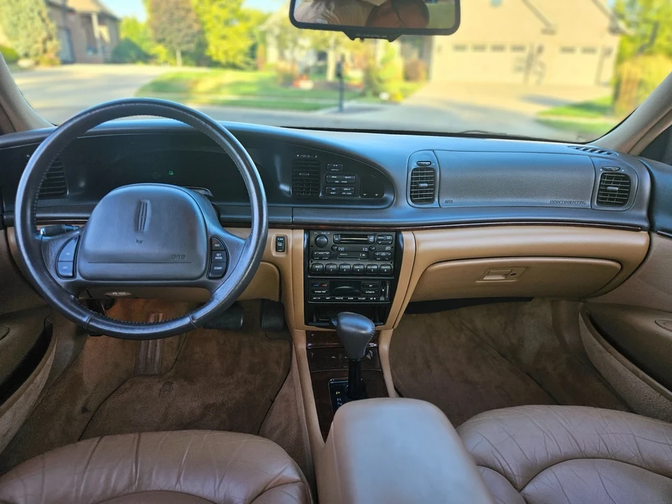 1995 Lincoln Continental 9th Gen - Image 15 of 18