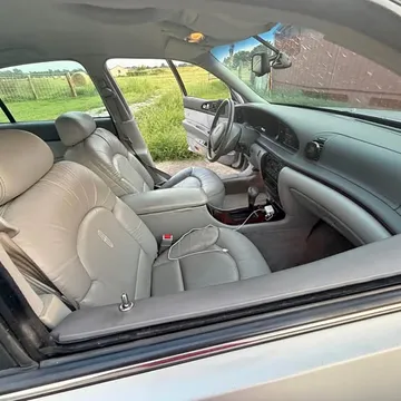 1995 Lincoln Continental Sedan 4D
