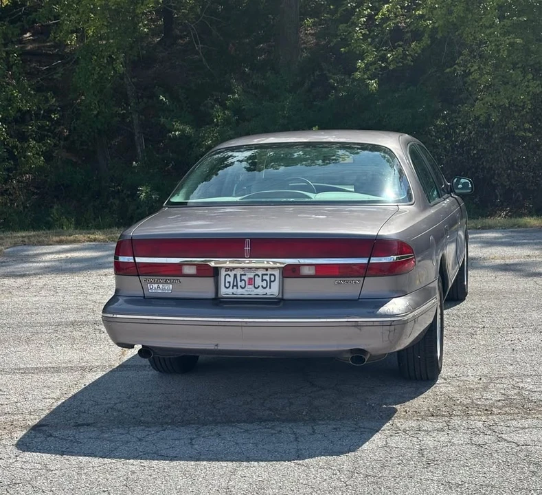 1995 Lincoln Continental 9th Gen - Image 7 of 12