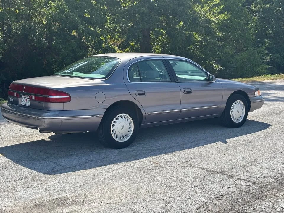 1995 Lincoln Continental 9th Gen - Image 2 of 12